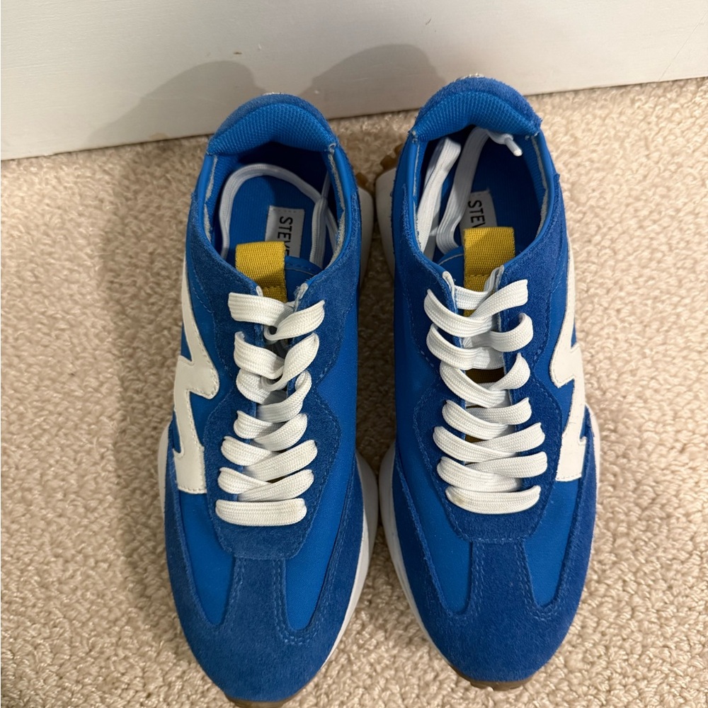 Women’s Steve Madden sneakers - Picture 4 of 4